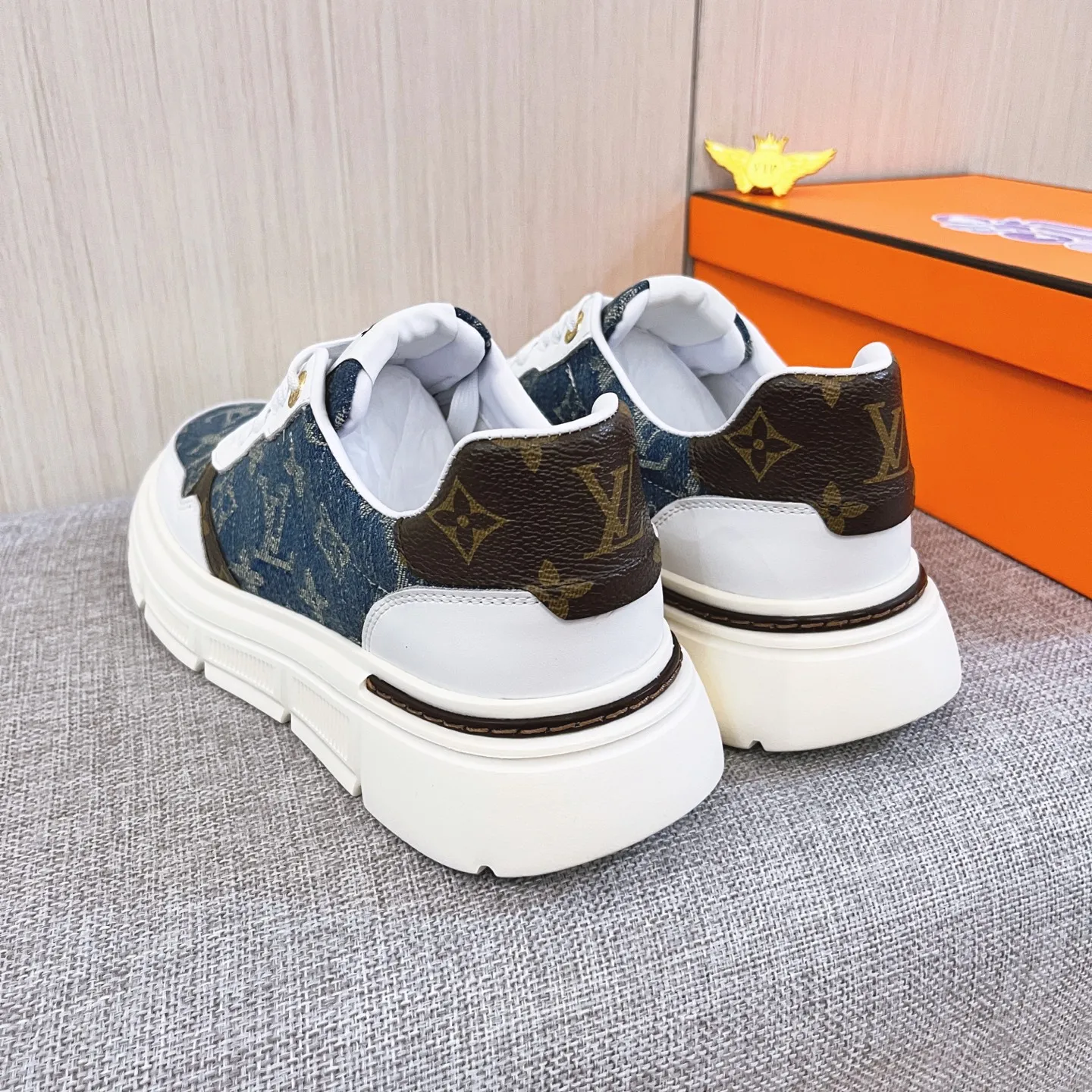 Men's shoes 💰 420 men's shoes 💰 [LV] 🔥 Louis Vuitton high-end men's shoes brand official website 1:1 latest masterpiece: uppers are made of Italian imported first-layer cowhide with comfortable and breathable lining ➕ original non-slip and wear-resistant outsole 🔥, making walking more convenient and comfortable! An exclusive new model, a stunning work, a beautiful 1:1 replica [color] compared to the official quality! Create a fashionable personality to set off your uniqueness! A must-have for trendy men! Classic 🔥Size: 38-44 Color: 🔥 2⃣️colors available🔥.